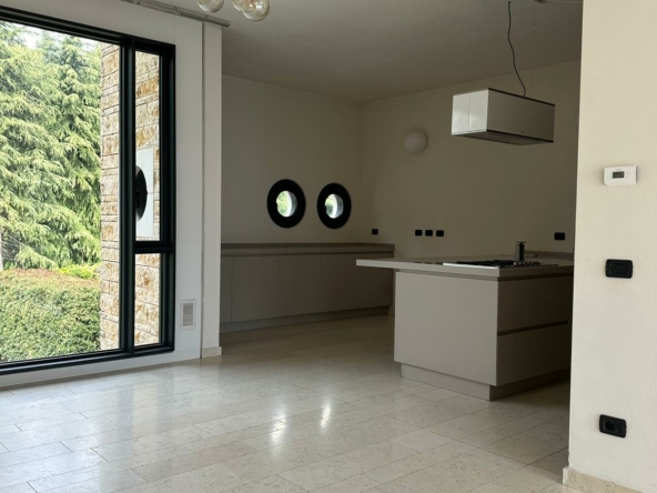prestigiosa-villa-indipendente Merate