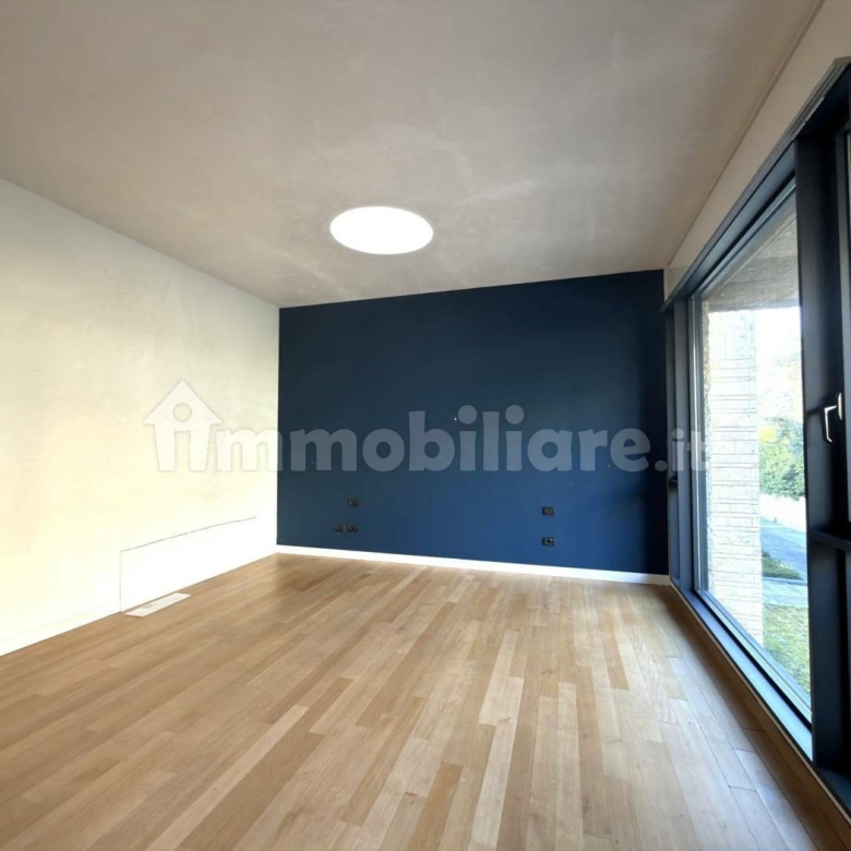 Prestigiosa Villa indipendente Merate