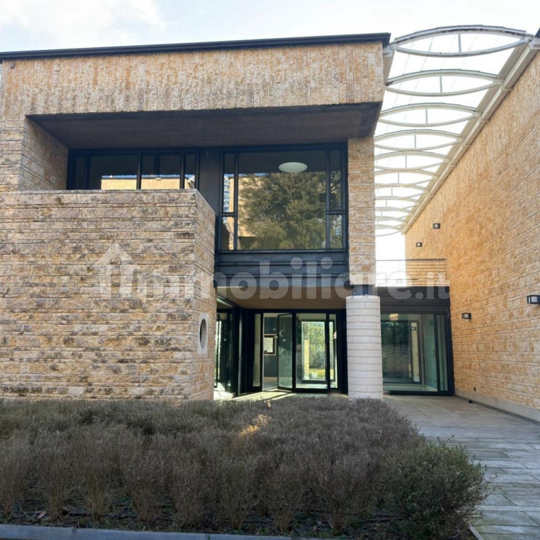 Prestigiosa Villa indipendente Merate
