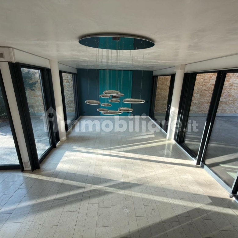 Prestigiosa Villa indipendente Merate