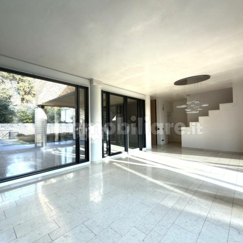Prestigiosa Villa indipendente Merate