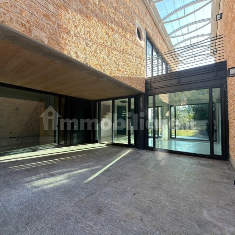 Prestigiosa Villa indipendente Merate