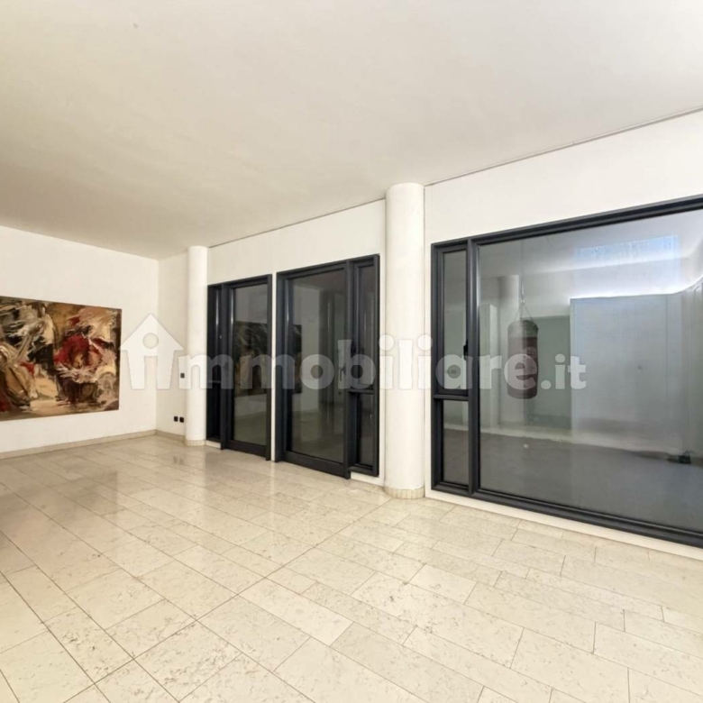 Prestigiosa Villa indipendente Merate