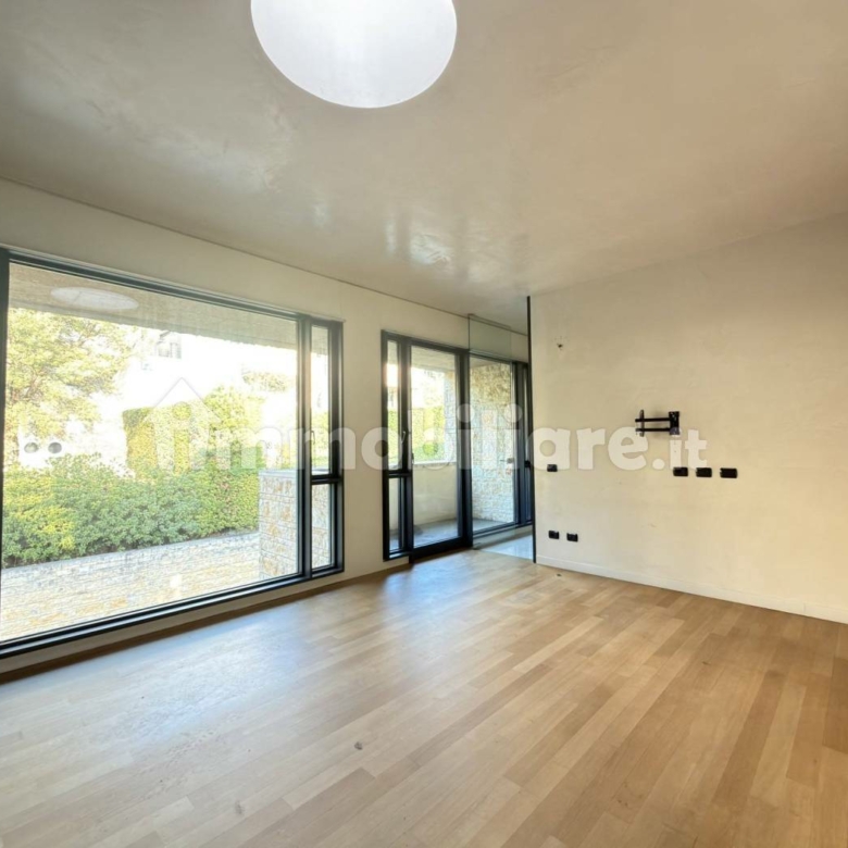 Prestigiosa Villa indipendente Merate