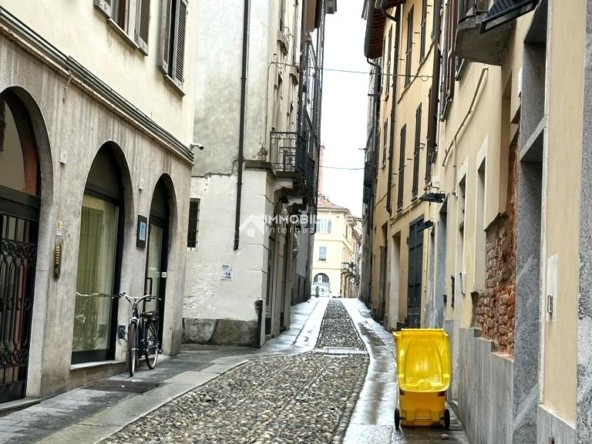 Negozio Centro Storico Pavia affitto esclusivo in via dei liguri