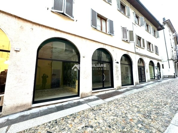 Negozio Centro Storico Pavia affitto esclusivo in via dei liguri