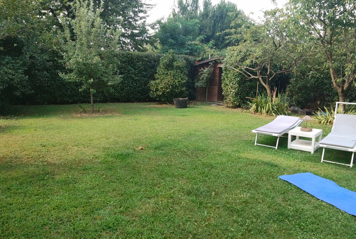 quadrilocale con giardino Biassono