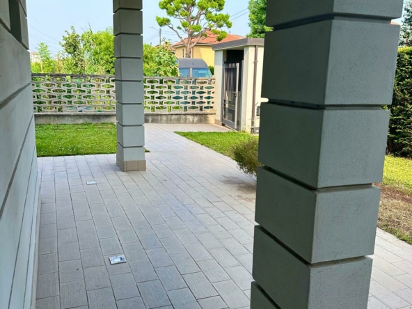 quadrilocale con giardino Biassono