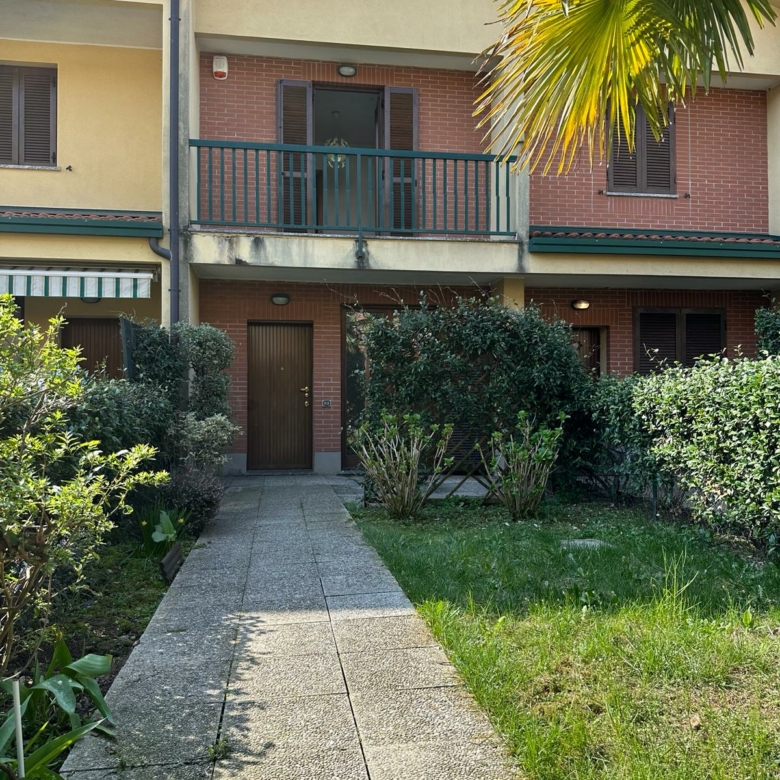 Villetta a Schiera Esclusiva a Carate Brianza