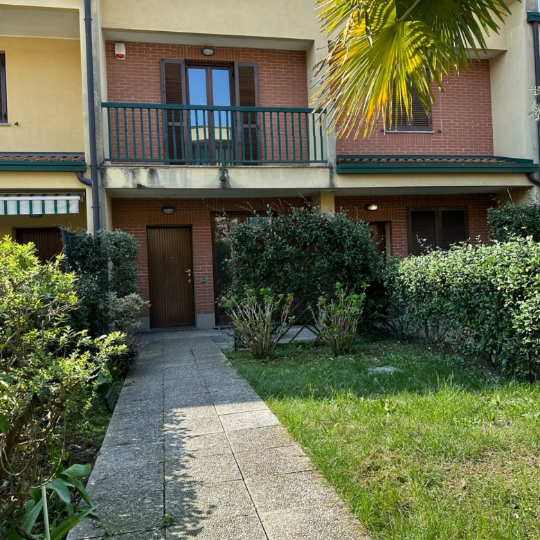 Villetta a Schiera Esclusiva a Carate Brianza