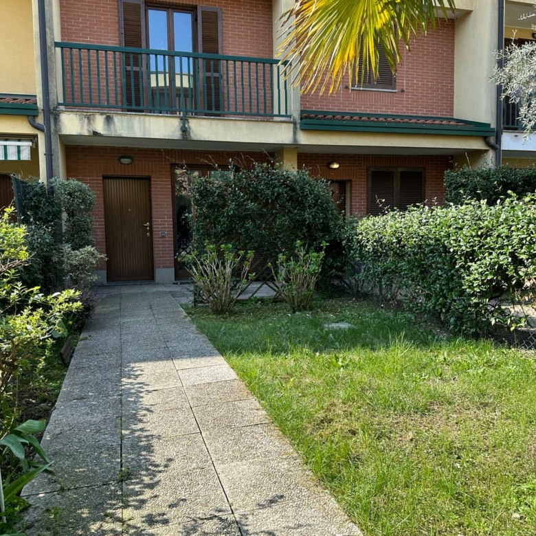Villetta a Schiera Esclusiva a Carate Brianza