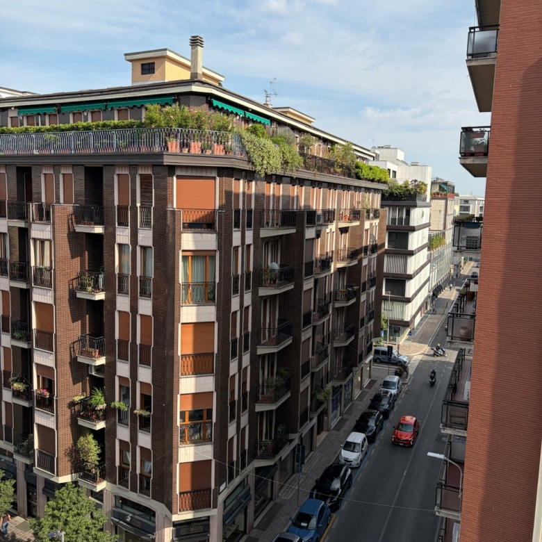 Luminoso Trilocale centro Monza